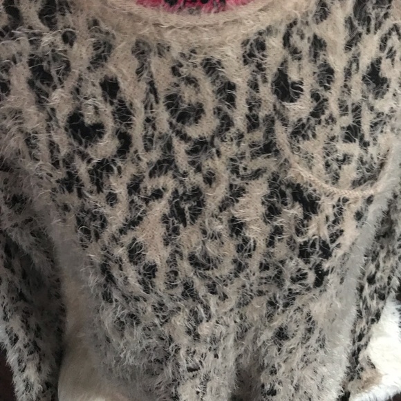 Xoxo fuzzy leopard sweater - Picture 4 of 5